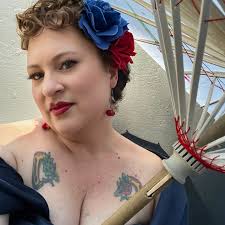 🎥✨ Honored to be at the ICONIC @chinesetheatres red carpet and premier for  @wbpictures @dcofficial Joker: Folie à Deux @joker.folieadeux —and of  course, I was overdressed and serving vintage glam, because that's