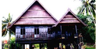 Rumah tradisional melayu memerlukan tangga untuk sampai ke kawasan pedalaman tinggi. Rumah Boyang Rumah Adat Suku Mandar Sulawesi Barat Halaman All Kompas Com