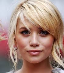 Pony Frisuren 30 Beispiele Fur Ein Modisches Haarstyling Haar Styling Frisur Seitenscheitel Ponyfrisuren