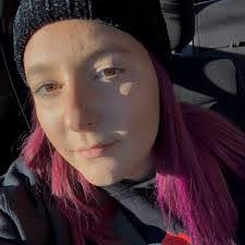 Bonnie Pinkham's Instagram, Twitter & Facebook