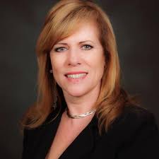 Liz Nelson (@lizleenelson)