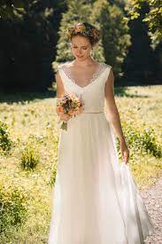 We would like to show you a description here but the site won't allow us. Brautkleid Lucia Claudia Heller