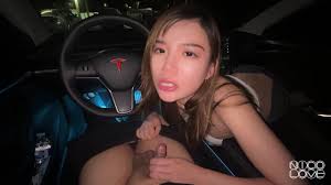 在Tsla車上淫女自動獻身口爆吞精- PPP.Porn | 精選亞洲素人成人影片