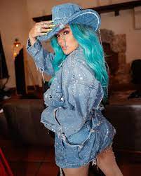She has been an essential asset to the evolution of latin music and representation of female. Karol G Videos Bebe Manda El Location 2021 Facebook