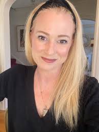 Being a business owner can be difficult, and sometimes you need the power  of inspirational business quotes to get you through the day. Here are some  of Tony Robbins' favorites: