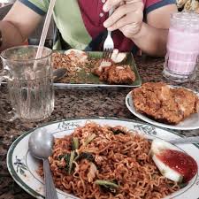 Apa menariknya makan di kafe serasan ini? Tempat Best Pontian