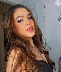 Foto: Mel Maia, de 17 anos, já é emancipada, mas mora com os pais e com a  irmã