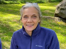 Good evening, I have a coworkers son wanting to move from comox to Sidney  or Duncan or nearby areas. His girlfriend lives in Victoria but he doesn't  want to be in the