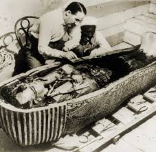 Tutanchamun galt auch schon zu meiner schulzeit, und das ist 25 jahre her, als sohn des echnaton. Howard Carter Tutanchamun Und Der Todliche Fluch Des Pharao Welt
