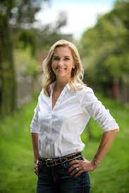 After 30 years in medicine (25 of those as an anesthesiologist), generally treating “disease” using the traditional “allopathic” model, . Dr Anna Md Home Facebook