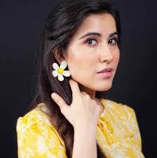 Divya Shinde's Instagram, Twitter & Facebook