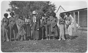 Daisy Bates Centre In The Hat With A Group Of Aboriginal Women Circa 1911 1912 Bec Australian Aboriginal History Aboriginal History Australian Aboriginals
