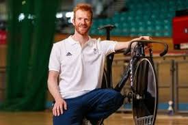 He only got a few metres down the track before then hobbling the rest … Idbfdzy0weeism