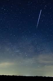 Plötzlich erscheint ein kleines licht am firmament und rast mit großer geschwindigkeit über den himmel. Make A Wish Sternschnuppen Himmel Bilder Galaxien