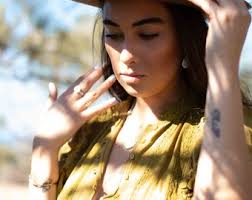 Mondstein Halbmond Kette ~ Sterling Silber 925 ~ Schmuck ~ Geschenk für Sie  ~ Minimalistisch ~ Handgemacht ~ Dünne Kette ~ Zart ~ MN088