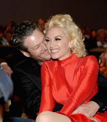 The voice's gwen stefani confirmed that the diamond ring she wore on her left hand during the 2019 people's choice awards isn't an engagement ring. See Photos Of Gwen Stefani S Engagement Ring From Blake Shelton
