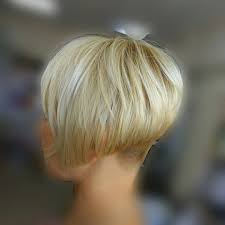укороченным затылком градуированный боб каре с пышным затылком и удлинением к лицу Strizhka Bob Modnyj Trend 2019 Goda