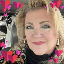 Which Ohio River towns offer the best shopping and dining experiences?