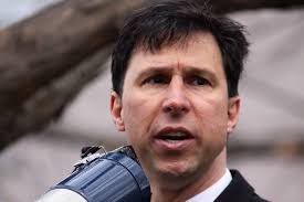 Larry Hausman's Instagram, Twitter & Facebook