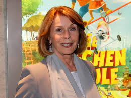 Senta berger erhält einen vertrag beim berliner produzenten artur brauner. Senta Berger Mich Verlieben Ein Kind Bekommen Das Wurde Ich Gerne Noch Einmal Erleben Liebenswert Magazin