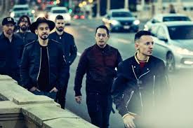 Chester wafat di usia 41 tahun akibat gantung diri. Vokalis Linkin Park Meninggal Klub Inggris Ikut Berduka