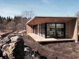 Vous disposez d'un petit budget et vous avez choisi la piscine hors sol ? Versatile Prefab Passion House M1 Snaps Together In Just Two Days Prefab Small House Design House