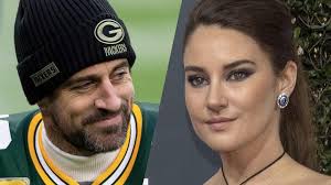 Aaron rodgers' future in green bay has been much discussed this offseason, but on monday night one shailene woodley confirmed this evening that she's engaged and we also got our first look at her massive engagement ring! R4mselk9ukbojm