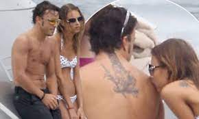 Formula One Driver Fernando Alonso Soaks Up The Sun In Majorca With Bikini Clad Model Girlfriend Dasha Kapustina Daily Mail Online