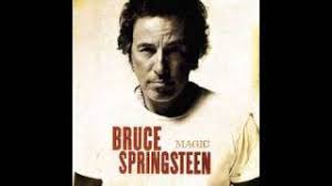 Dancing in the dark was the lead single from springsteen and the e street band's hit 1984 album, born in the u.s.a. subscribe to app.com for the latest on the jersey music scene. Dancing In The Dark Von Bruce Springsteen Laut De Song