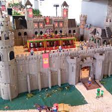 Les Joutes Sous Les Armoiries Des De La Marck Une Petite Partie De Ma Collection De Playmobil Exposee Au Chateau Fort De Playmobil Spielzeug Kinder Spielzeug