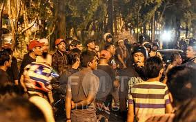 Dua anggota bomba yang berada dekat dengan arwah secara konsisten mengatakan mereka tidak nampak siapa yang memukul dan mencederakan muhammad adib. The Seafield Sri Maha Mariamman Temple Incident Latest Weehingthong