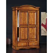 Moderni o classici, con i colori originali del legno o laccati, gli armadi con ante scorrevoli sono disponibili in modelli diversificati per andare incontro ai gusti più diversi e soddisfare le esigenze più particolari. Armadio 2 Ante Scorrevoli Classico In Legno Art 296 Arredamenti Linea 80