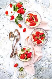 Salade De Fraises Fleur D Oranger Cyril Lignac En 2020 Salade De Fraises Clafoutis Aux Poires Fleur D Oranger