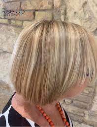 La tavolozza dei colori per le ciocche bionde spazia dal biondo miele all’oro, cenere, caramello e biondo platino. Biondi Con Henne E Colpi Di Sole Rise Up Hair Beauty Facebook