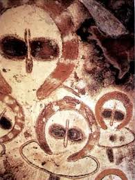 As Do Many Ancient Petroglyphs Such As The 5000 Year Old Australian Cave Wall Renditions Ancient Aliens Art Petroglyphs Art