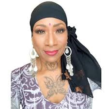 40 Money Mantras: 40 Days to Wealth Consciousness!: Love, Rev. Valerie:  9781976468223: Amazon.com: Books