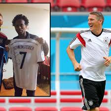 This transfer statistic shows the compact view of the most expensive signings by grêmio in the 20/21 season. Bastian Schweinsteiger Trikot Tausch Mit Ze Roberto Bunte De