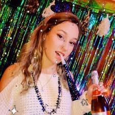 Katie Etheridge (@katiese97)