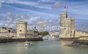 Vieux Port De La Rochelle Charente Maritime France Larochelle France Charentemaritime Tours Port Vieuxport Puerto Maritimo Europa Del Norte Catedral