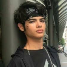 Evan Meyer's Instagram, Twitter & Facebook