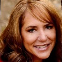 Kelly Rees's Instagram, Twitter & Facebook