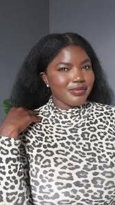 Mon astuce pour avoir un maquillage flawless : utiliser un pinceau pour  concealer pour bien appliquer la matière et avoir un regard plus lumineux,  #bloggeusebeaute #maquillagesimple #tutoriel