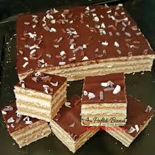 O minunatie de desert pe care trebuie neaparat sa o incerci! PrajiturÄ Cu Foi Fragede Crema De Caramel Si Ciocolata