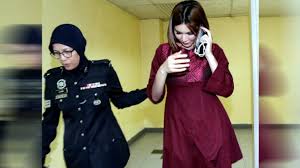 A magyar nyelv értelmező szótára ('the explanatory dictionary of the hungarian language'). Ditangkap Polisi Teman Duet Lucinta Luna Ternyata Seorang Transgender Tabloidbintang Com