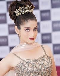 Shreyashi Chatterjee's Instagram, Twitter & Facebook