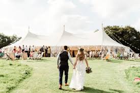 Nach nunmehr über 40 jahren firmengeschichte können wir dennoch innovativ und flexibel auf jeden wunsch unserer kunden in lokal oder auch zum beispiel in düsseldorf. Eine Hochzeit Im Grunen Schloss Jeutendorf Marquees Zeltvermietung Outdoorlocations Osterreich