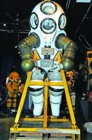 Vintage valentine card deep sea diver in diving suit w helmet & boots i'm divin' for you heart be mine! Dive Museum Showcases Vintage Deep Sea Diving Suit Deep Sea Diving Suit Diving Suit Deep Sea Diving