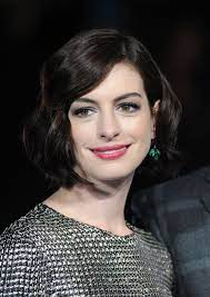 Anne Hathaway Interstellar London Premiere Red Carpet Fashion Awards Bob Hairstyles For Thick Thick Hair Styles Thick Wavy Hair