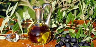 Bone Broth Is Beneficial Because It S Rich In Prolene Glycine L Glutamine And Glycosaminoglycans In 2020 Olive Oil Benefits Skin Olive Oil Benefits Dry Skin Natural