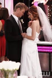 Lucas And Peyton Wedding He Is Going To Be A Good Dad One Tree Hill One Tree One Tree Hill Seasons